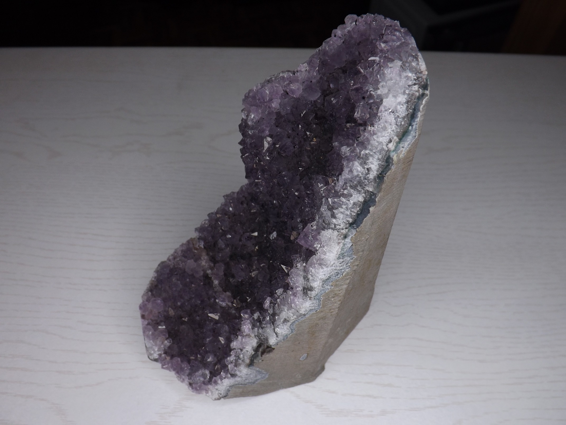 bloc en améthyste de Brésil violet brut qualité A