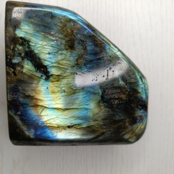 Pierre taillée Labradorite Bleue / Jaune – Forme libre 608g