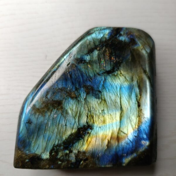 Pierre taillée Labradorite Bleue / Jaune – Forme libre 608g