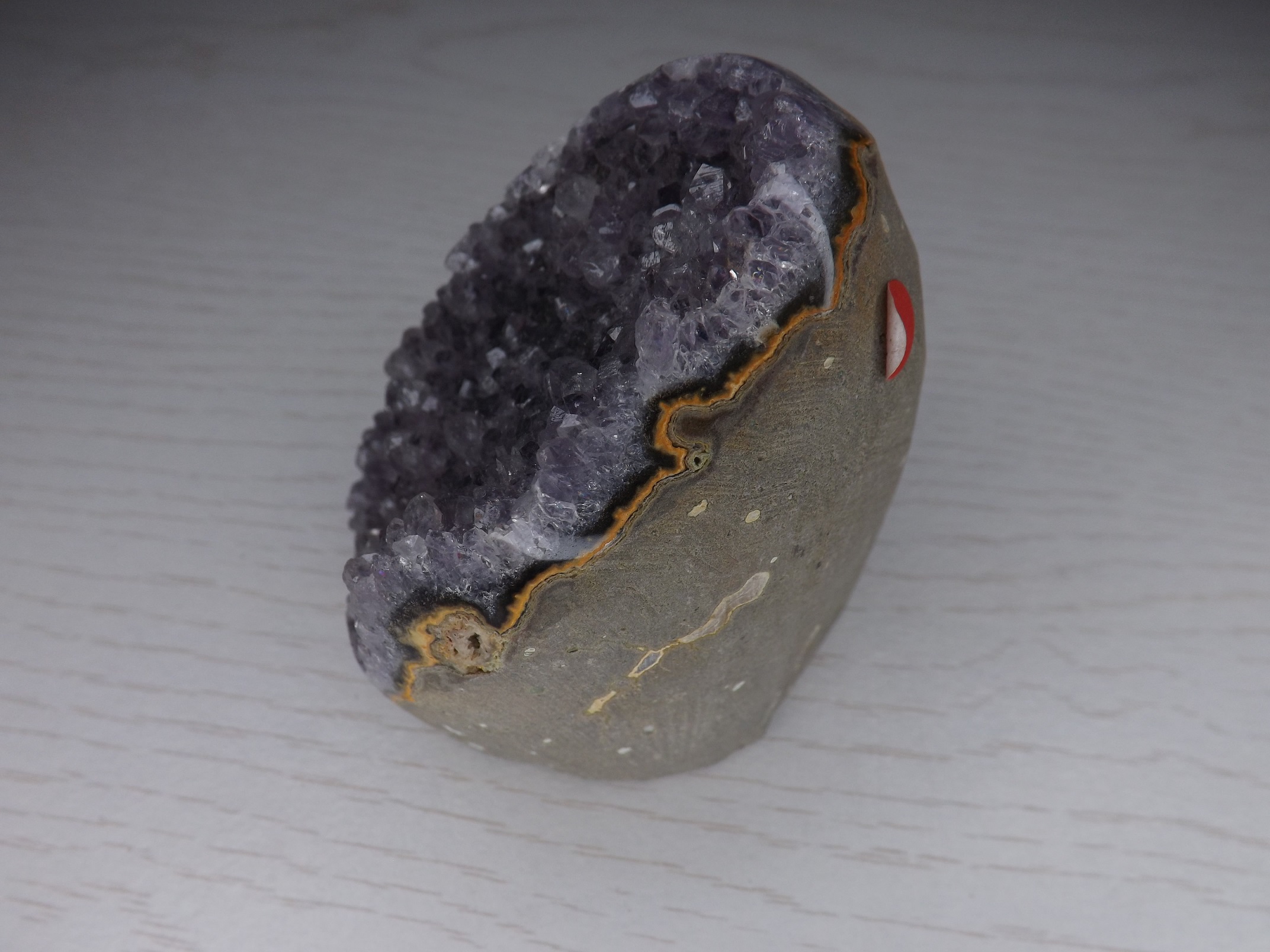 géode en améthyste de Uruguay violet bord poli qualité A