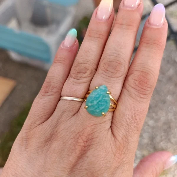 Bague forme goutte à facettes en Amazonite
