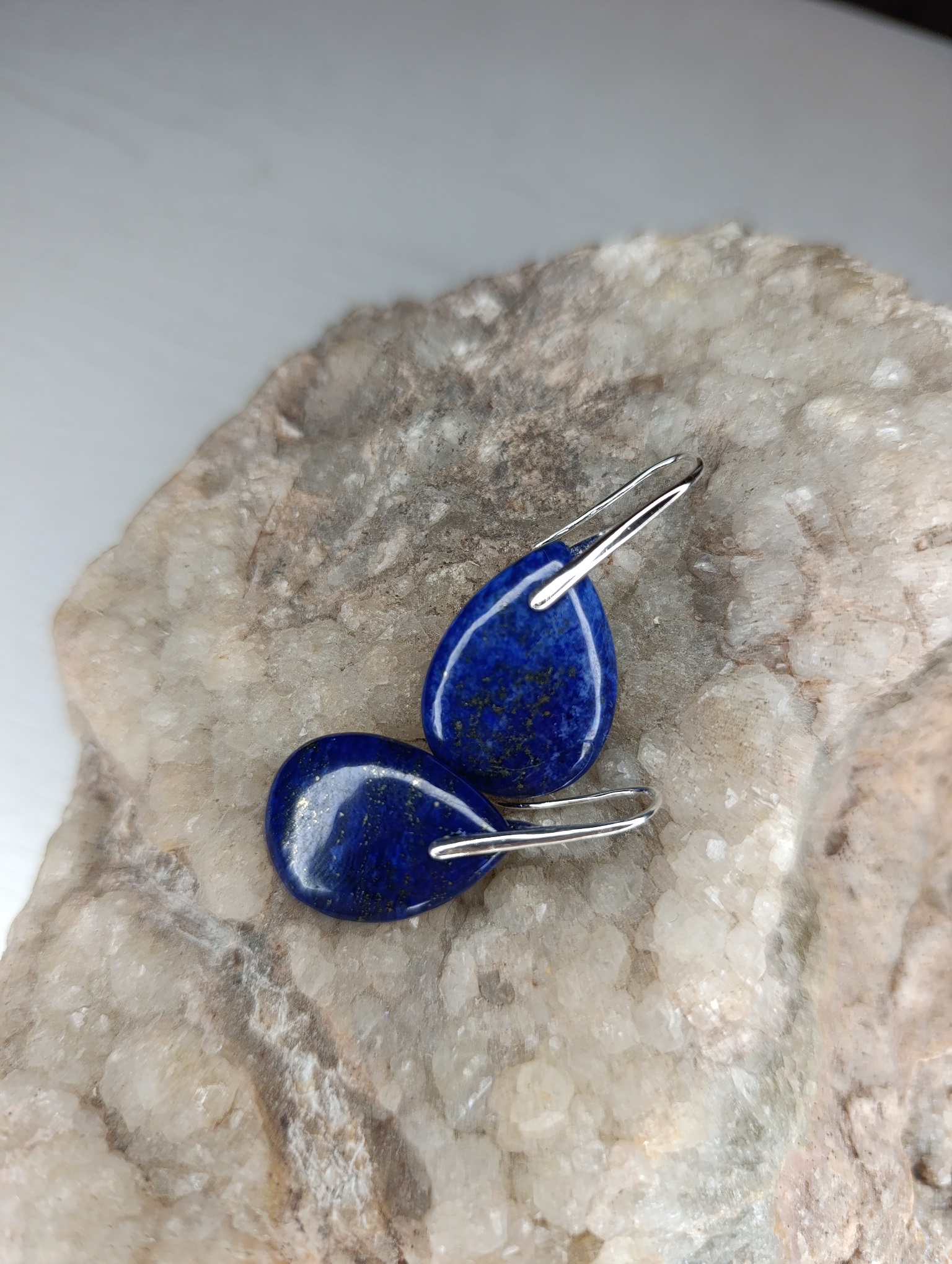 boucles d'oreilles en lapis lazuli bleu forme larme pierre naturelle pendantes laiton plaqué argent