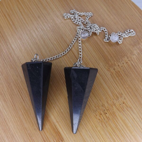 Pendule en shungite à facettes Russie