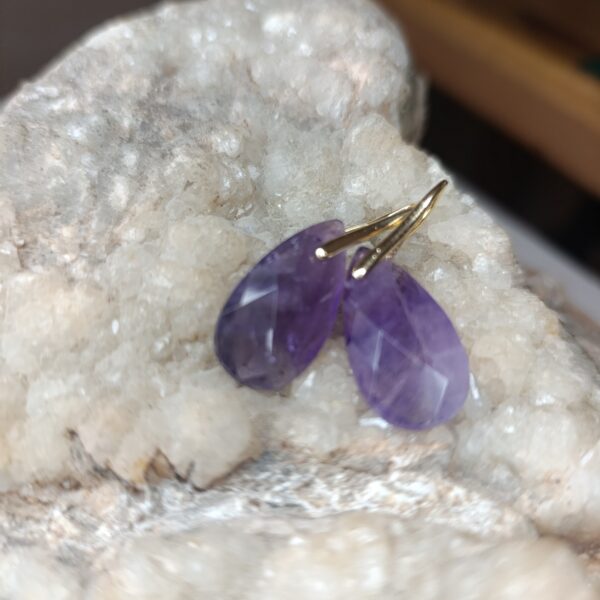 Boucles d&rsquo;oreilles en Améthyste Larmes à facettes