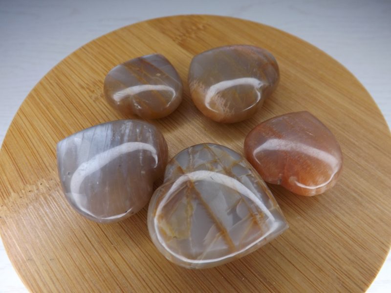 cœur en pierre de lune Madagascar 3cm