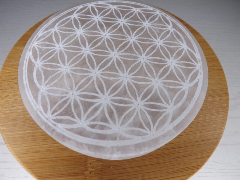 fleur de vie en sélénite maroc 10cm avec motif blanc